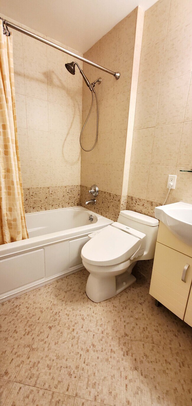 Bathroom 1 - 390 14th St Unit 4