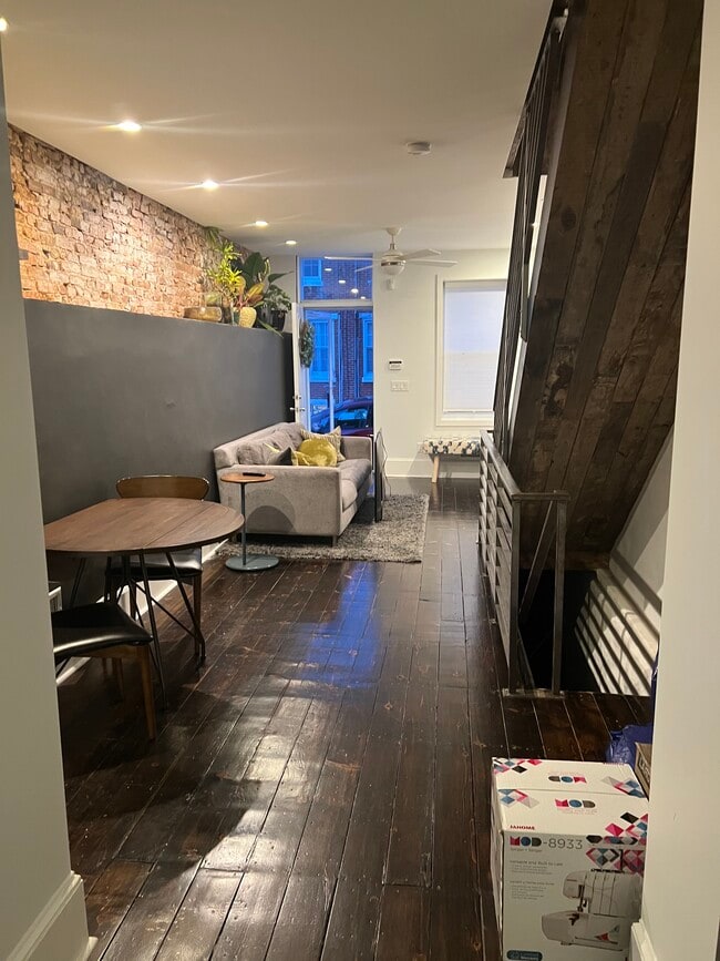 Photo - 2340 E Boston St