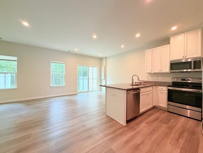 Photo - 137 Capeside Ct