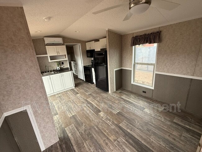 Photo - 7608 Leanne St NE