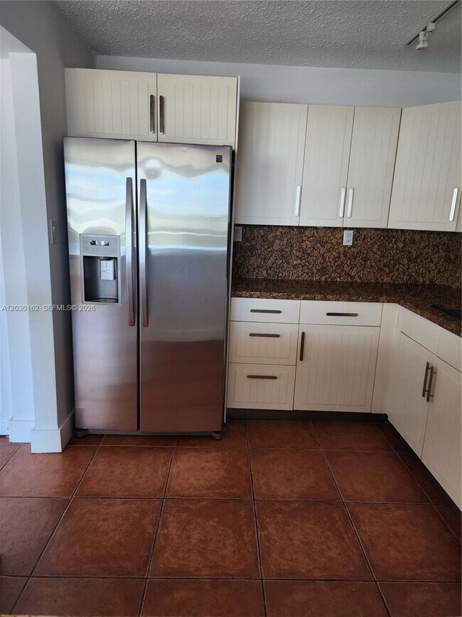 Photo - 16558 NE 26th Ave Unidad 4J