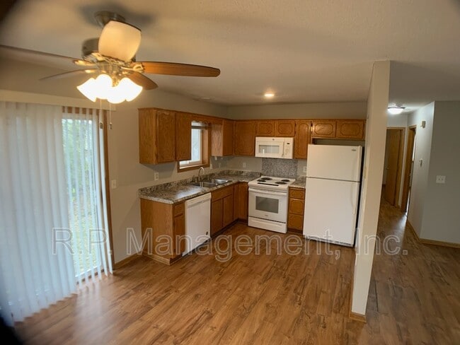 Photo - 9453 Hallmark Ave S