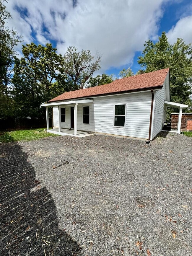 Photo - 1228 Cambria St NE