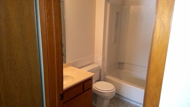 Photo - Round Lake Estates