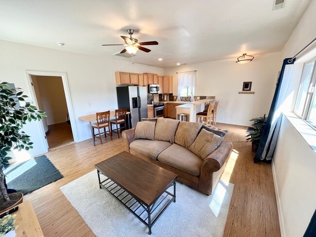 Living room - 125 N 17th St