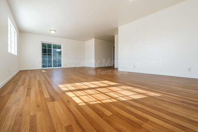 Building Photo - 15 Dolores Ave Rental