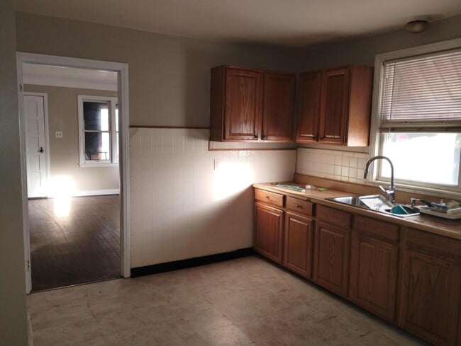 Photo - 216 Goodell St