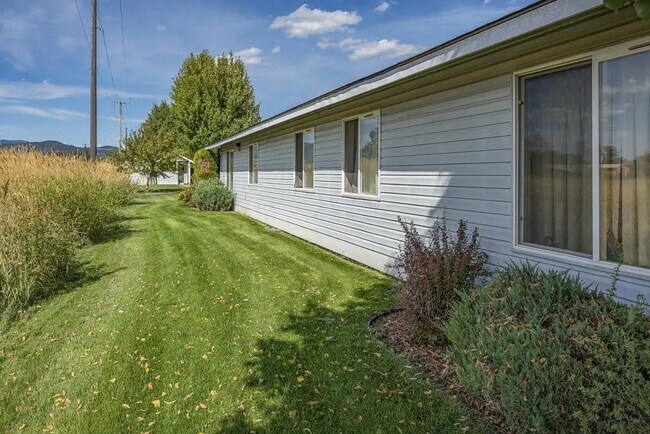 Photo - 420 S 5th St E