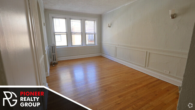 Building Photo - 546 W Surf St Unit #544.5-W2 Rental