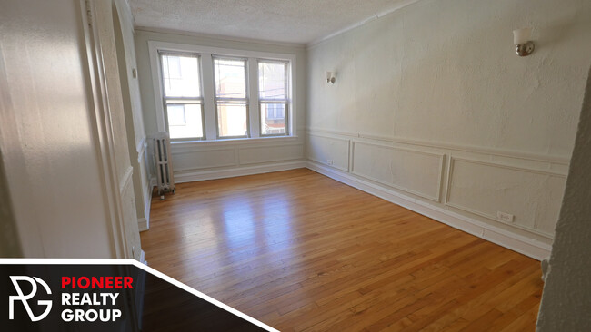 Photo - 546 W Surf St Apartments Unit #544.5-W2