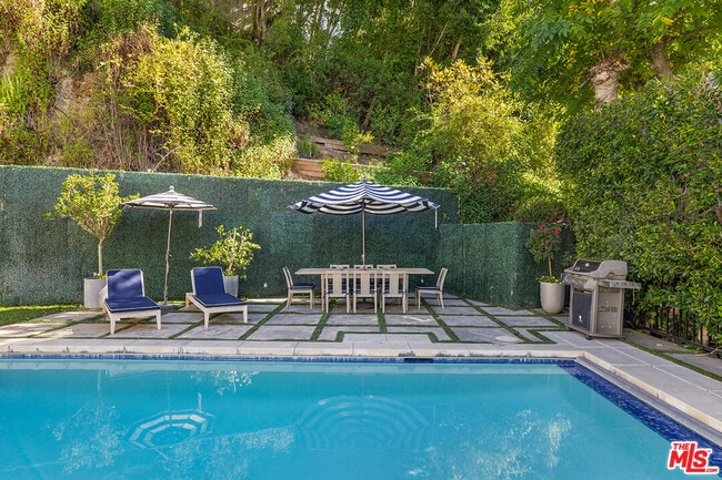 Photo - 1460 N Doheny Dr