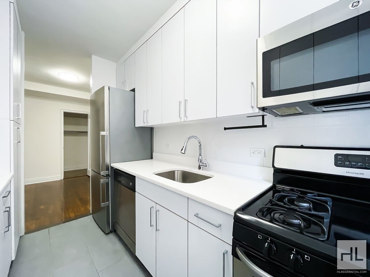 Photo - FIFTH AVENUE Unit 11A