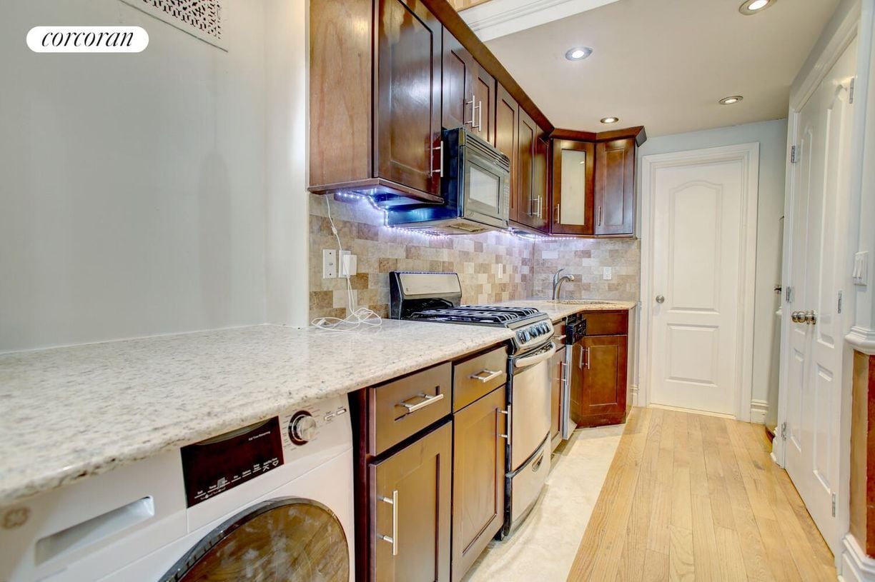 Photo - 47 W 90th St