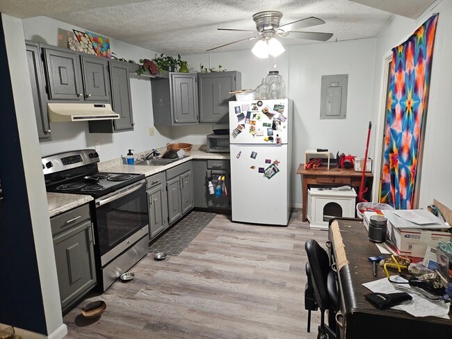 Building Photo - 64 Debra Ln Unit 64 Debra #1