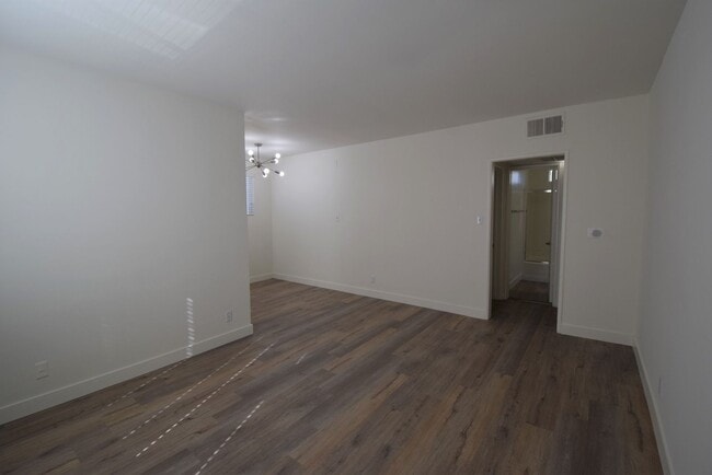 Photo - 4565 Hazeltine Ave Unit 215