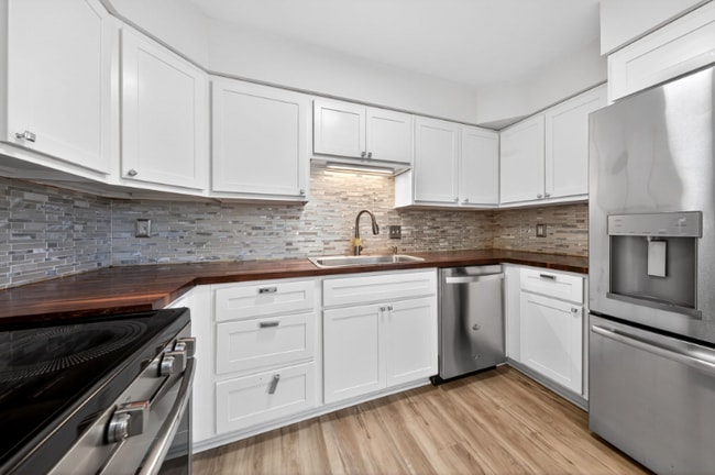 Photo - 210 E Madison St