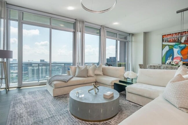 Building Photo - 1065 Peachtree St NE Unit 3604 Rental