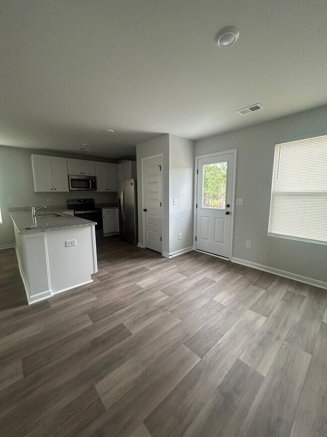 Photo - 1745 King Oaks Lp