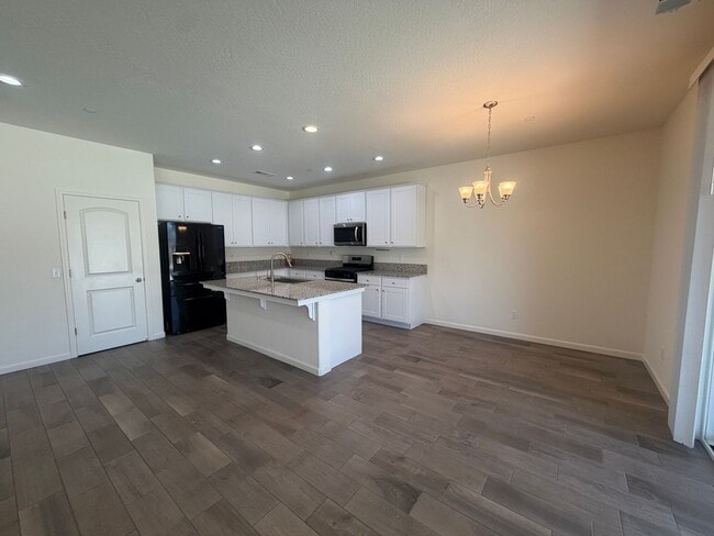 Photo - 2042 Sherbrook Ave