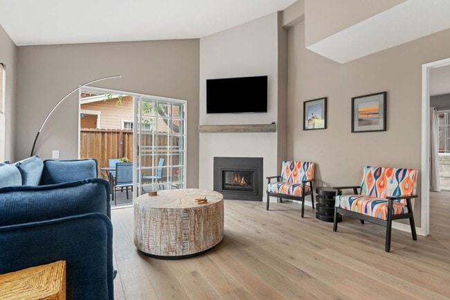 Building Photo - Fully Remodeled East Side Townhome – Furnished & Move-In Ready!