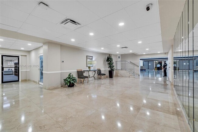 Photo - 5005 Collins Ave Unit 616