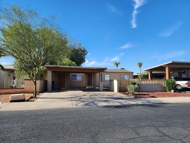 Building Photo - 2 bedroom 2 bath home in Villa De Paz golf community