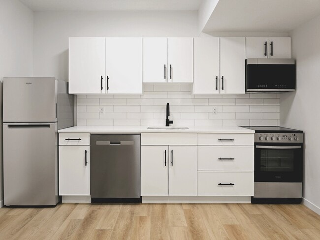 Building Photo - 10617-10122 122 Ave NW Unit 10617 BSMT