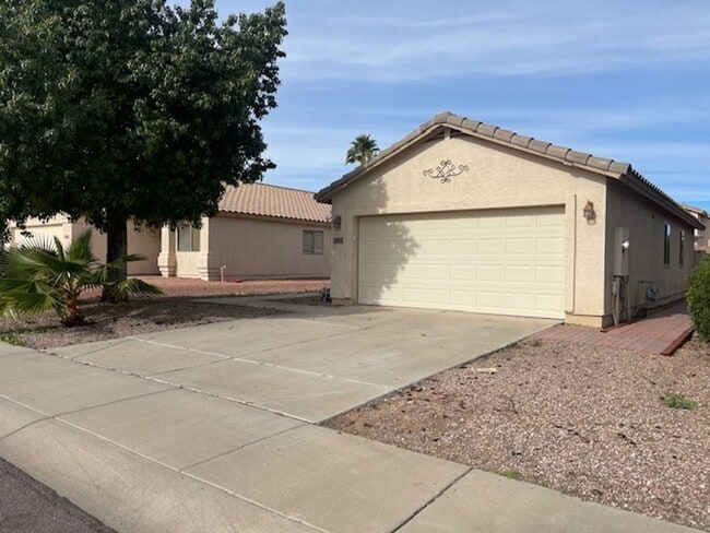 Photo - Small home with all appliances!