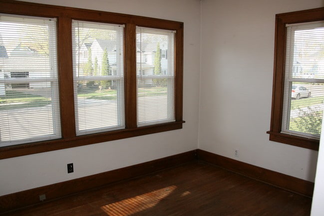 Photo - 515 W 6th St