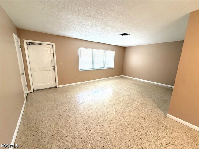 Photo - 1407 Juddale St E