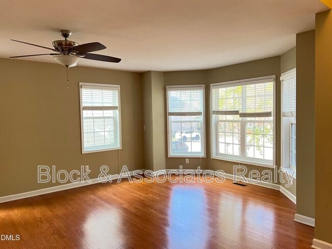 Photo - 936 Bentbury Way