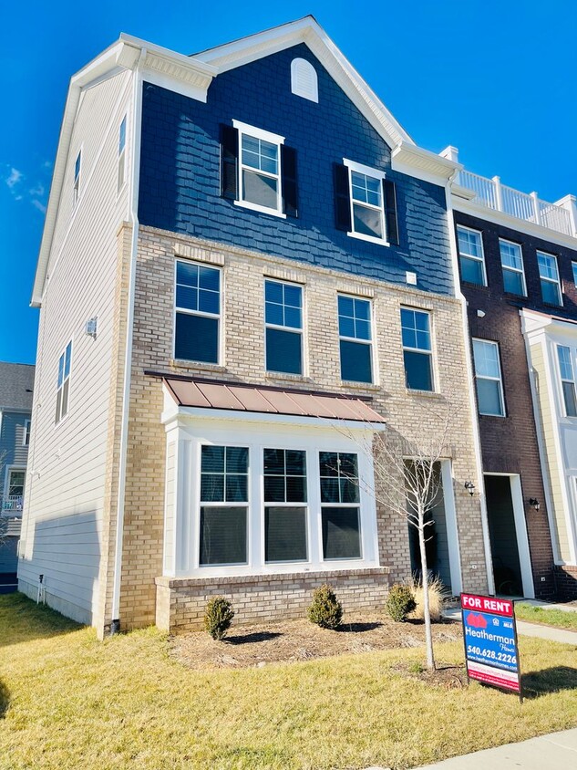 AVAILABLE JUNE! POTOMAC SHORES - STUNNING... - AVAILABLE JUNE!  POTOMAC SHORES - STUNNING...