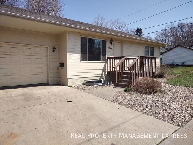 Charming 2 Bedroom 2 Bathroom Centrally Lo... - Charming 2 Bedroom 2 Bathroom Centrally Lo... House
