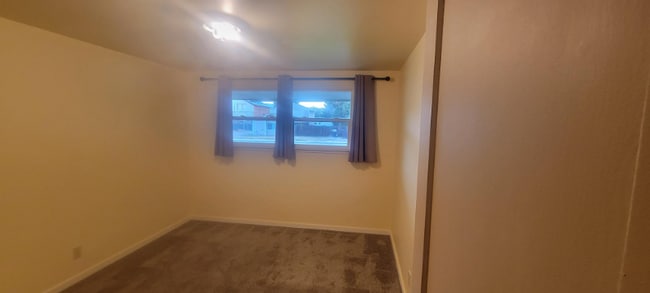 Photo - 922 Gellatly St