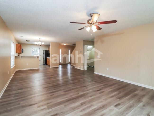 Photo - 56 Sandy Pointe Dr