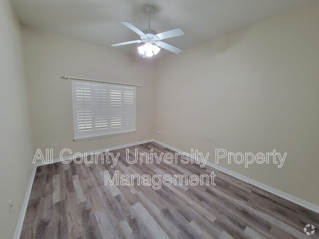 Building Photo - 8590 SW 10th Rd Rental