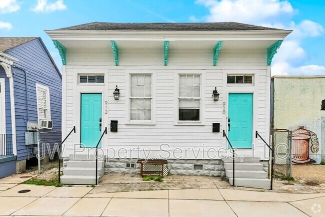 Building Photo - 910-912 N Prieur St Rental