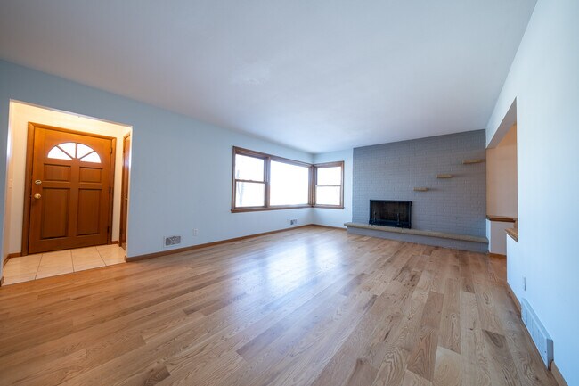 Photo - 5209 W 61st St