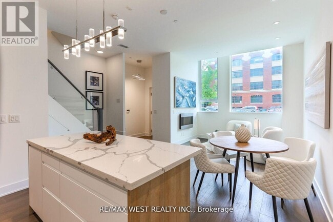 Photo - 508 Wellington St W