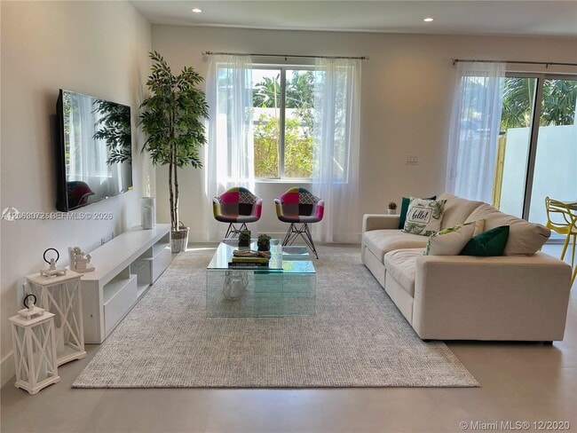 Photo - 807 SE 14th St
