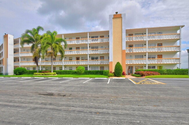 Building Photo - 3045 Cornwall C