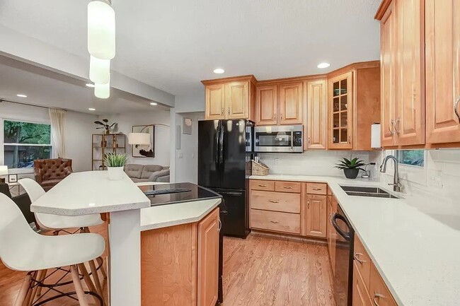Photo - 4885 Hanson Rd