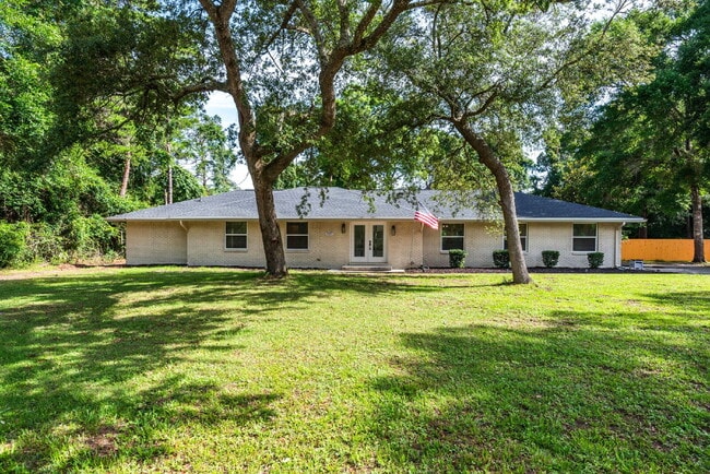 Photo - "Renovated 4-Bedroom in Rocky Bayou Estates!"