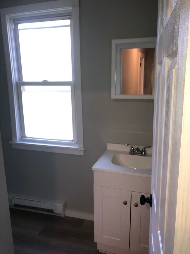Building Photo - 48 E Shawnee Ave Rental