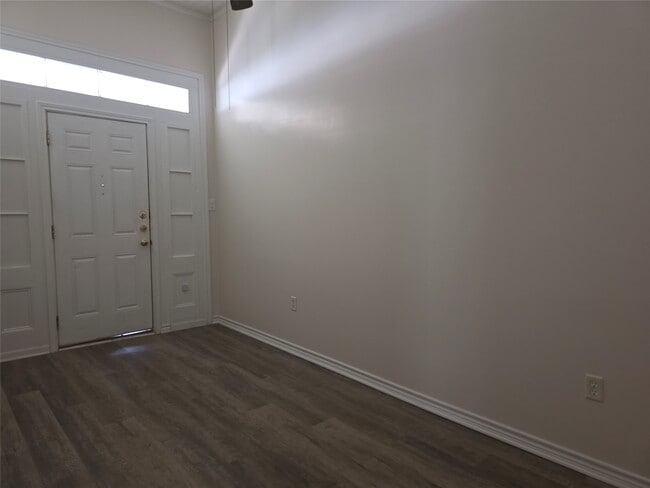 Photo - 601 W Washington Ave