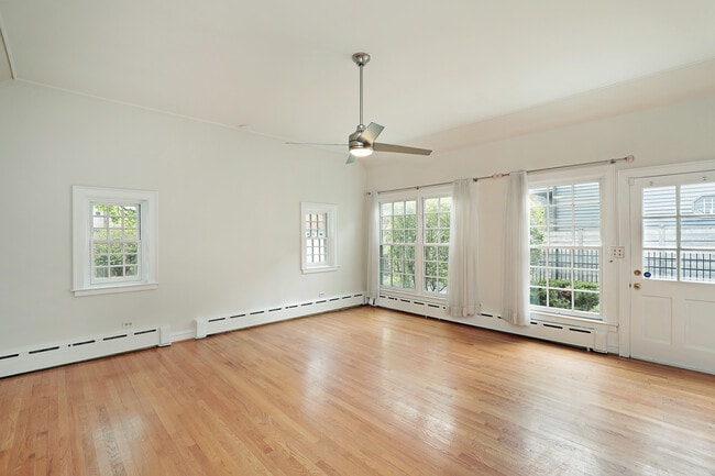 Photo - 651 Brier St