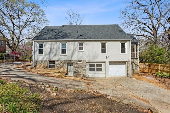 Photo - 444 Shannon Dr SW