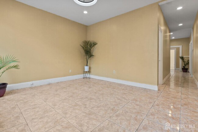 Photo - 213 Maple Ave Unit 1