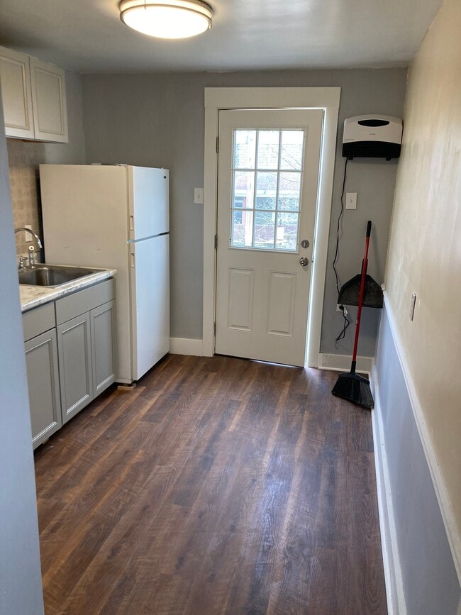 Photo - 240 W Hallam Ave Unit 2