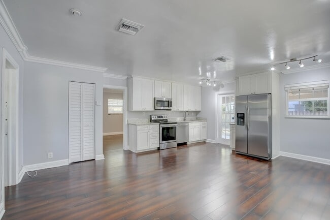 Photo - 600 SW 15th St Unit Ross Duplex